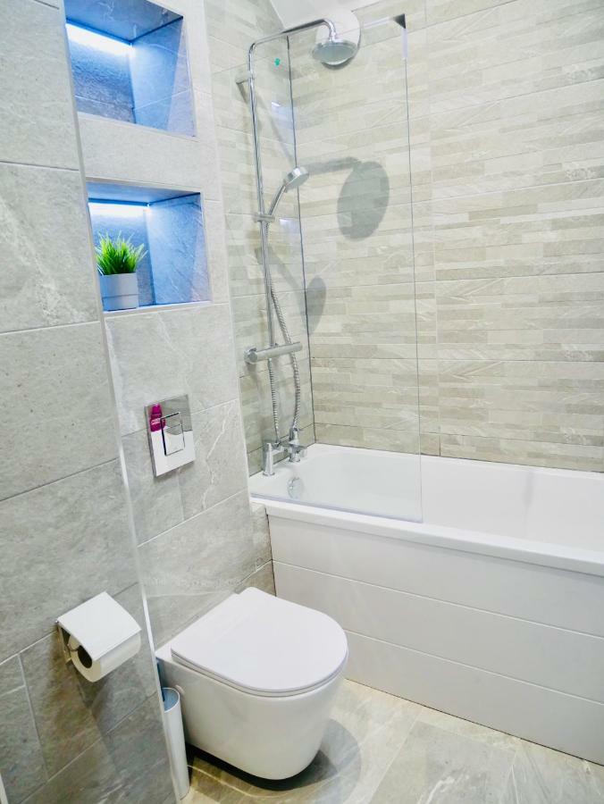 Luxury 3 Bedroom Apartment Near Bournemouth Beach & Poole Exterior photo